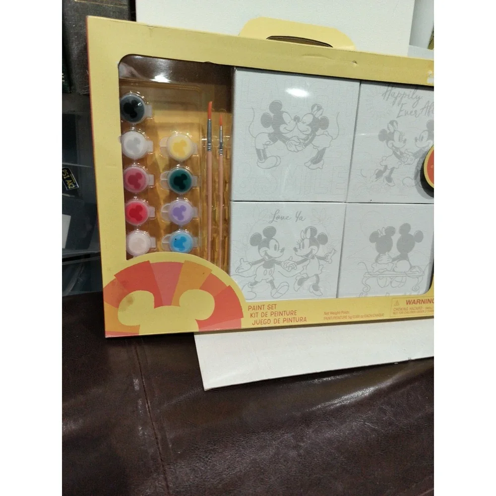 New Disney 16 Piece Mickey & Minnie Mouse paint set NIB